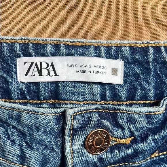 Zara Denim Skirt with Dual Pockets - Picture 2 of 5